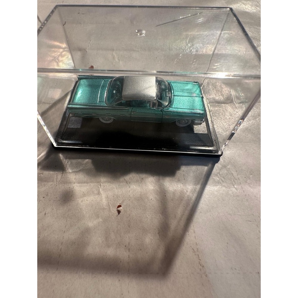 Diecast Car Model Green Silver Collectible Vehicle with Display Case – Toy Gift